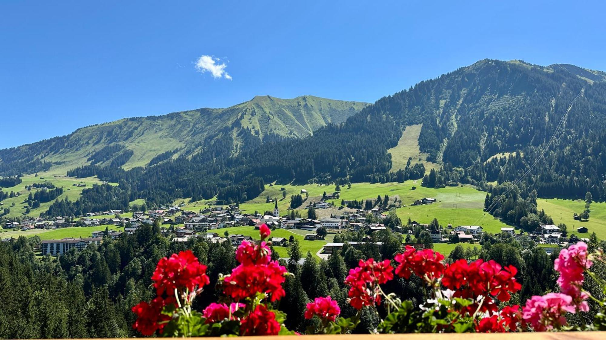 Alpen Lodge Riezlern Exterior foto